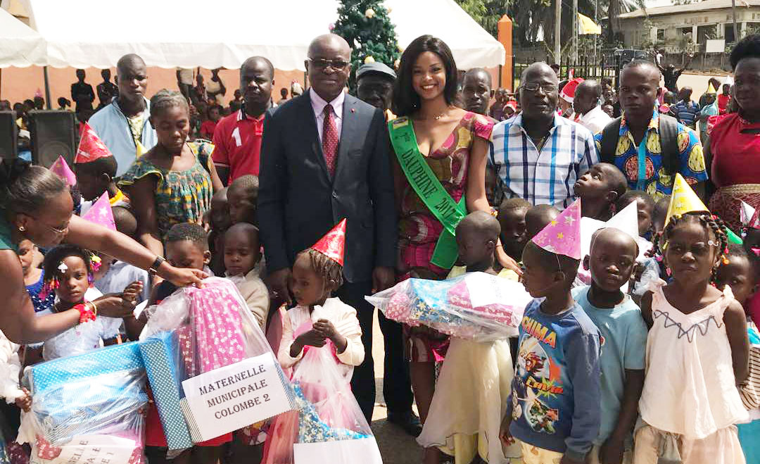 Arbre de Noël à Dimbokro: Ericka Konaté et le Maire Bilé Diméléou comblent 500 enfants