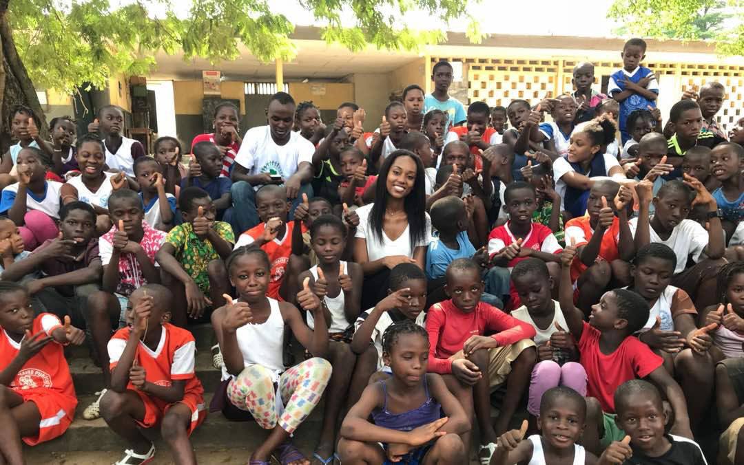 Fête de Noël: Darlène Kassem cadeaute les enfants du groupe scolaire Roland Cissé d'Adjamé